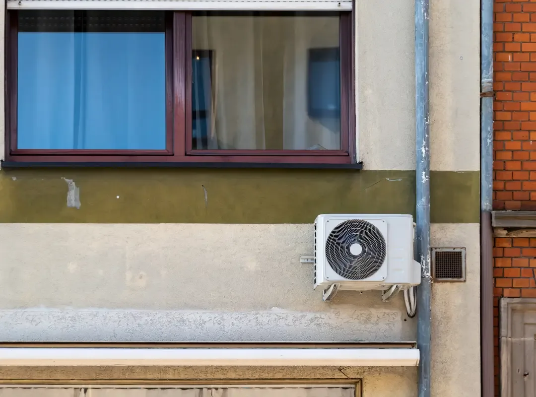 What are the advantages of using a heat pump with a vsd